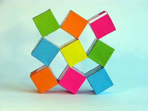 Оригами двигающиеся кубы