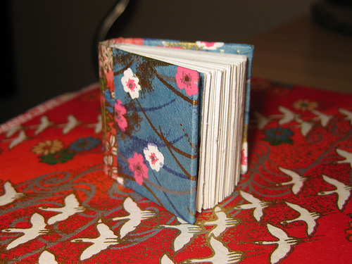 Крошечные оригами книжки от Дэвида Брилла.